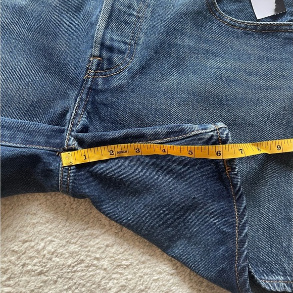 NWT Levi's 501 Mid Thigh Women's Denim Shorts Size 28 - Picture 7 of 10